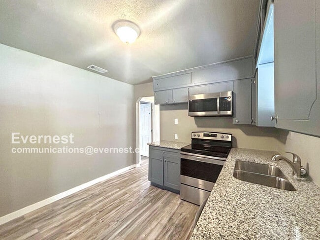 Photo - 1607 El Paso St