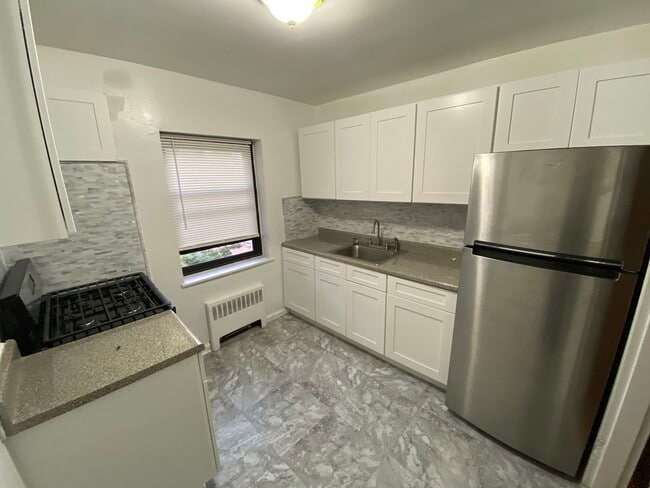 Building Photo - 30 E Henry St Unit 3 Rental