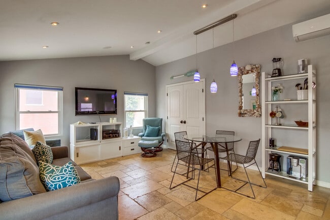 Building Photo - 2715 Strandway Unit 2715 Strandway