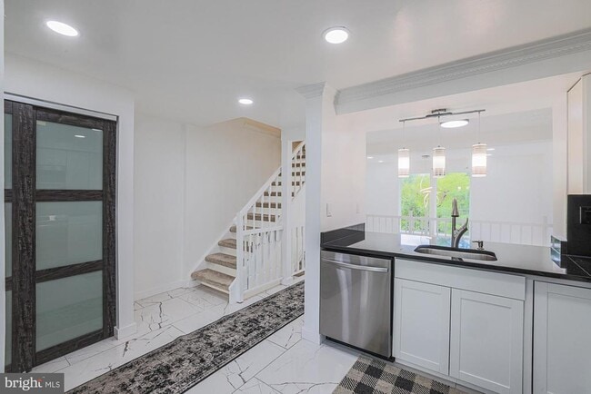Photo - 9 Stillwood Cir
