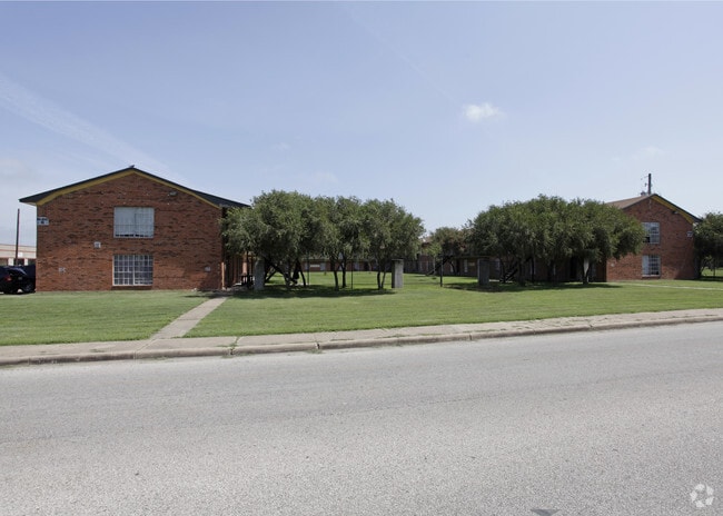 Garden Villa Apartments - Ocean Breeze Apartment Homes