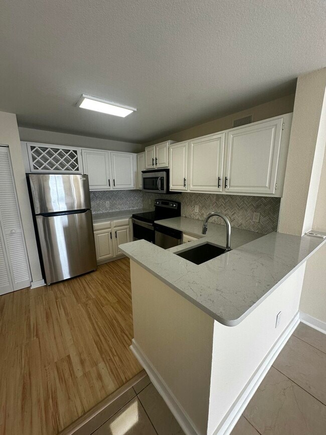 Photo - 1745 Palm Cove Blvd Unidad 3-103