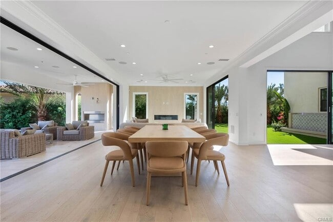 Photo - 20448 Liverpool Way