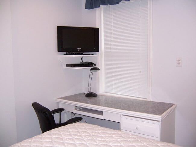190 Maverick St Unidad 2