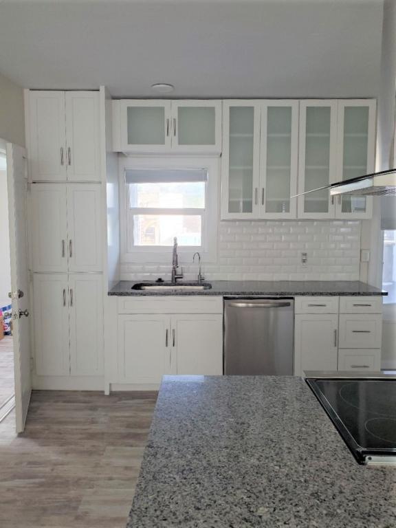 Building Photo - 869 NW Beach Dr Rental