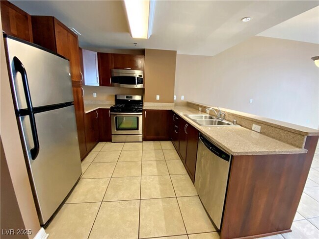 Building Photo - 150 S Las Vegas Blvd Unit 1108 Rental