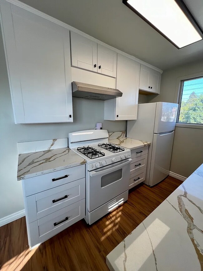 Brand new kitchen remodel! - 319 N La Fayette Park Pl Apartamentos Unidad 4