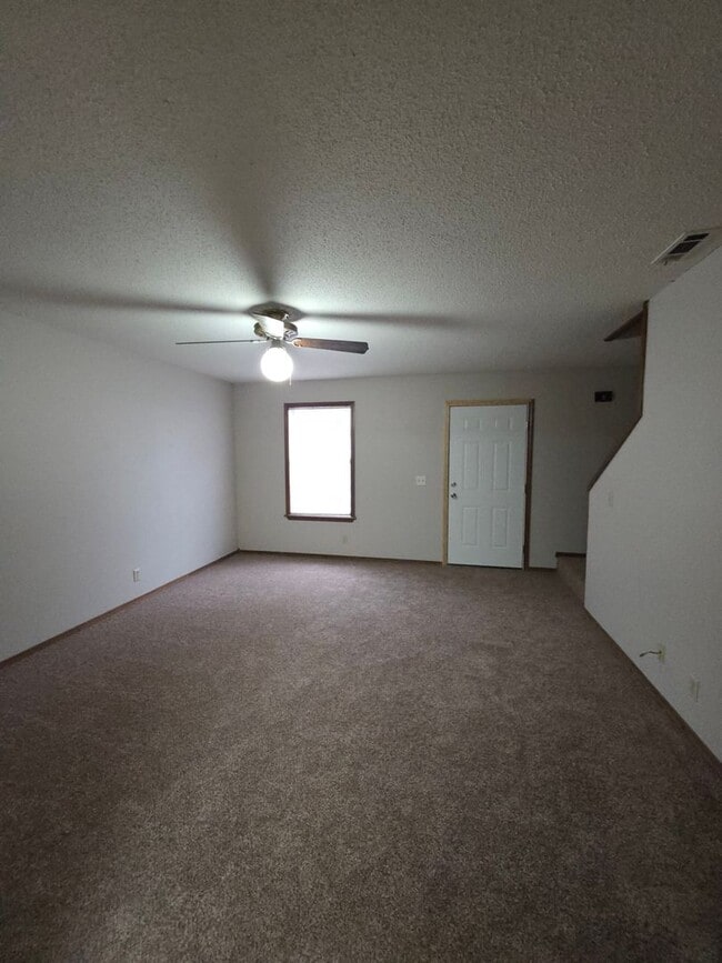 Photo - 602 W 6th St Unit C