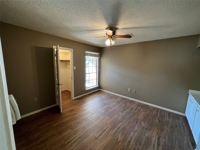 Photo - 6010 Hoover St