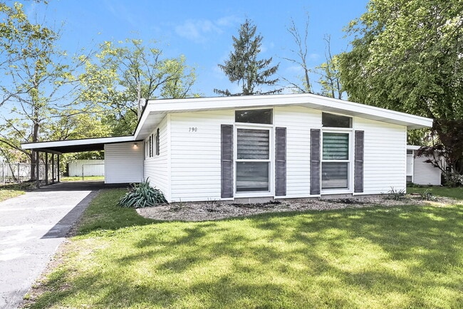 Photo - 790 Pebble Ln