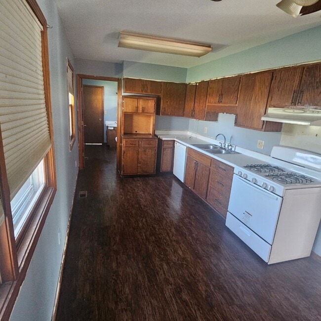 Building Photo - 2222 N Webster St Rental