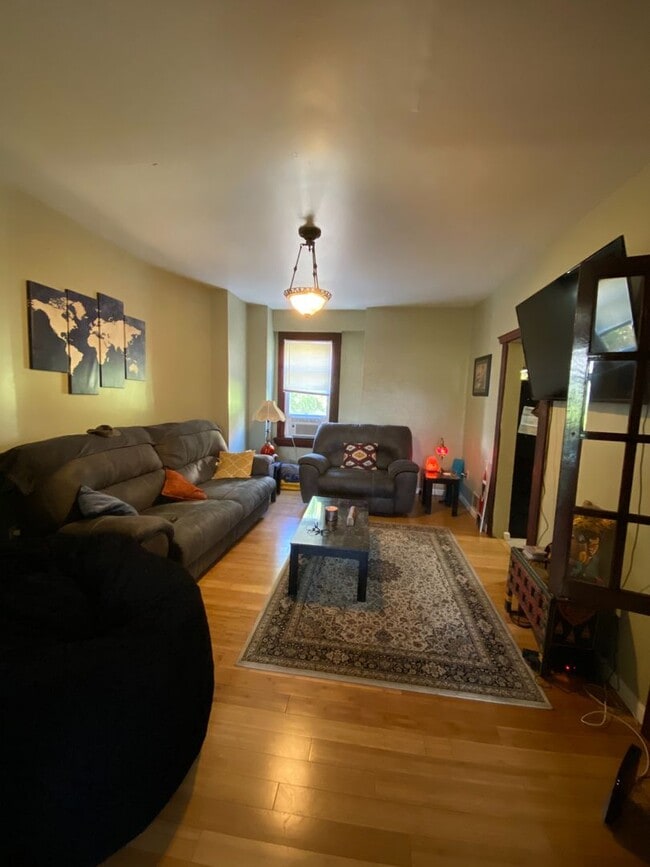 Photo - 405 Edgemont St