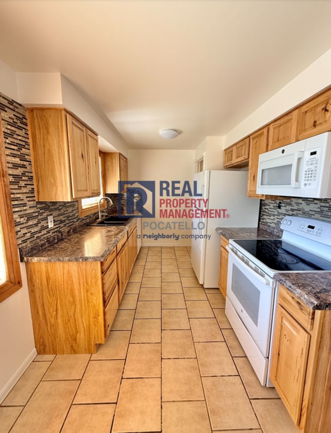 Photo - 4 Bedroom 2 bath House - Dog friendly