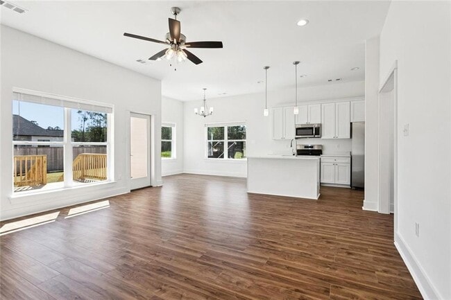 Photo - 60404 Aqua St