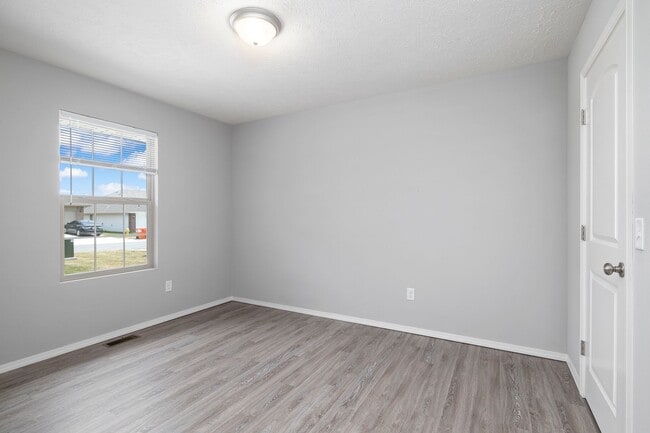 Photo - 3 Bed Duplex Rental in Republic!