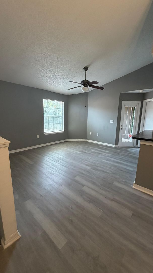 Photo - 421 Fountainhead Cir