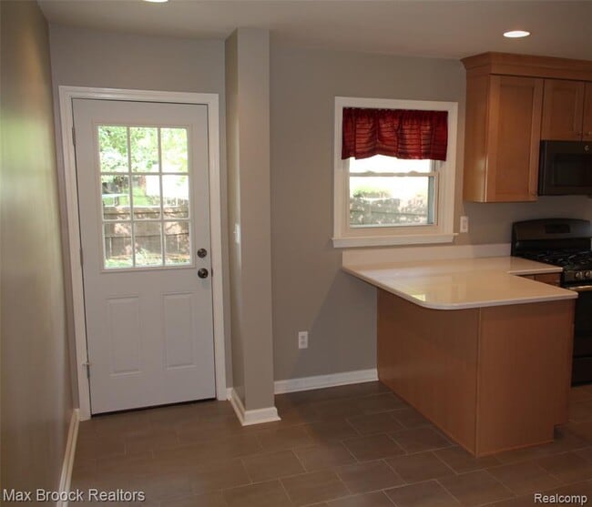 Photo - 32349 Sheridan Dr