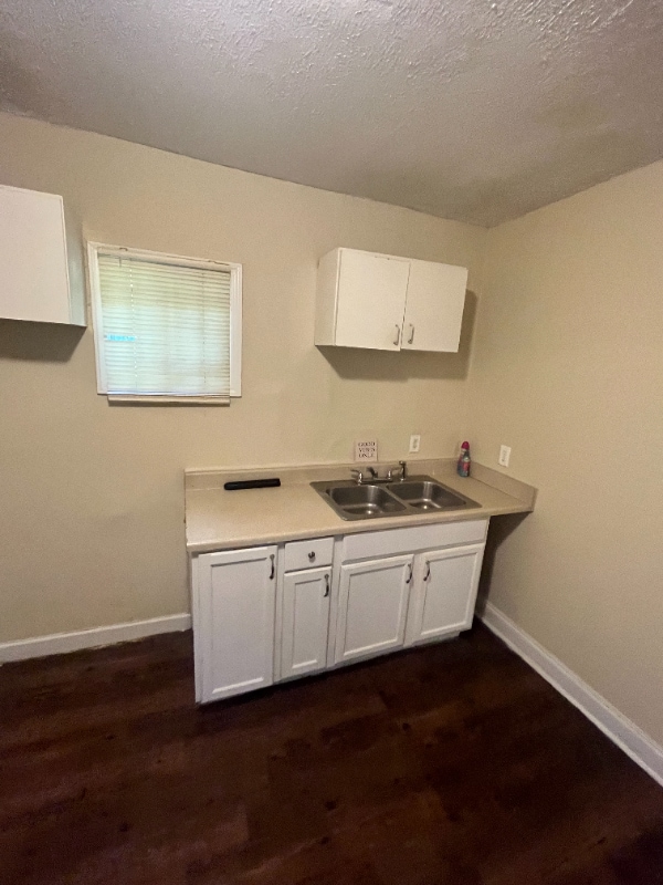 Photo - 215 Vandergriff St