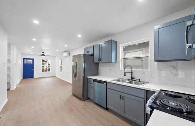 Building Photo - 3523 McIlhenny St Rental