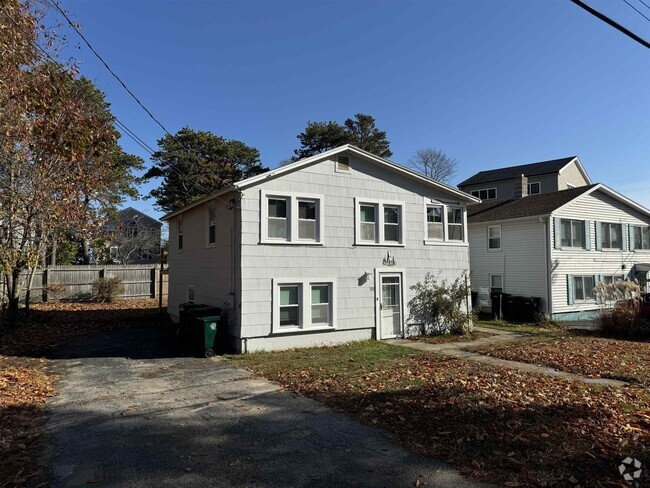 Building Photo - 157 Hills Beach Rd Unit B Rental