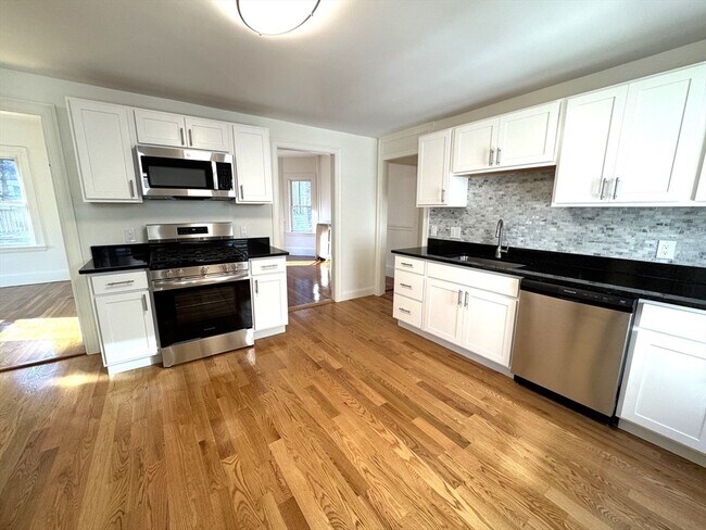 Photo - 11 E Milton Rd Apartments Unit 2