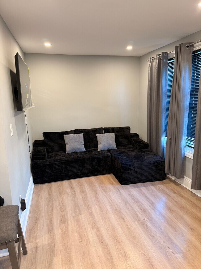 125 Fabyan Pl Unit 2