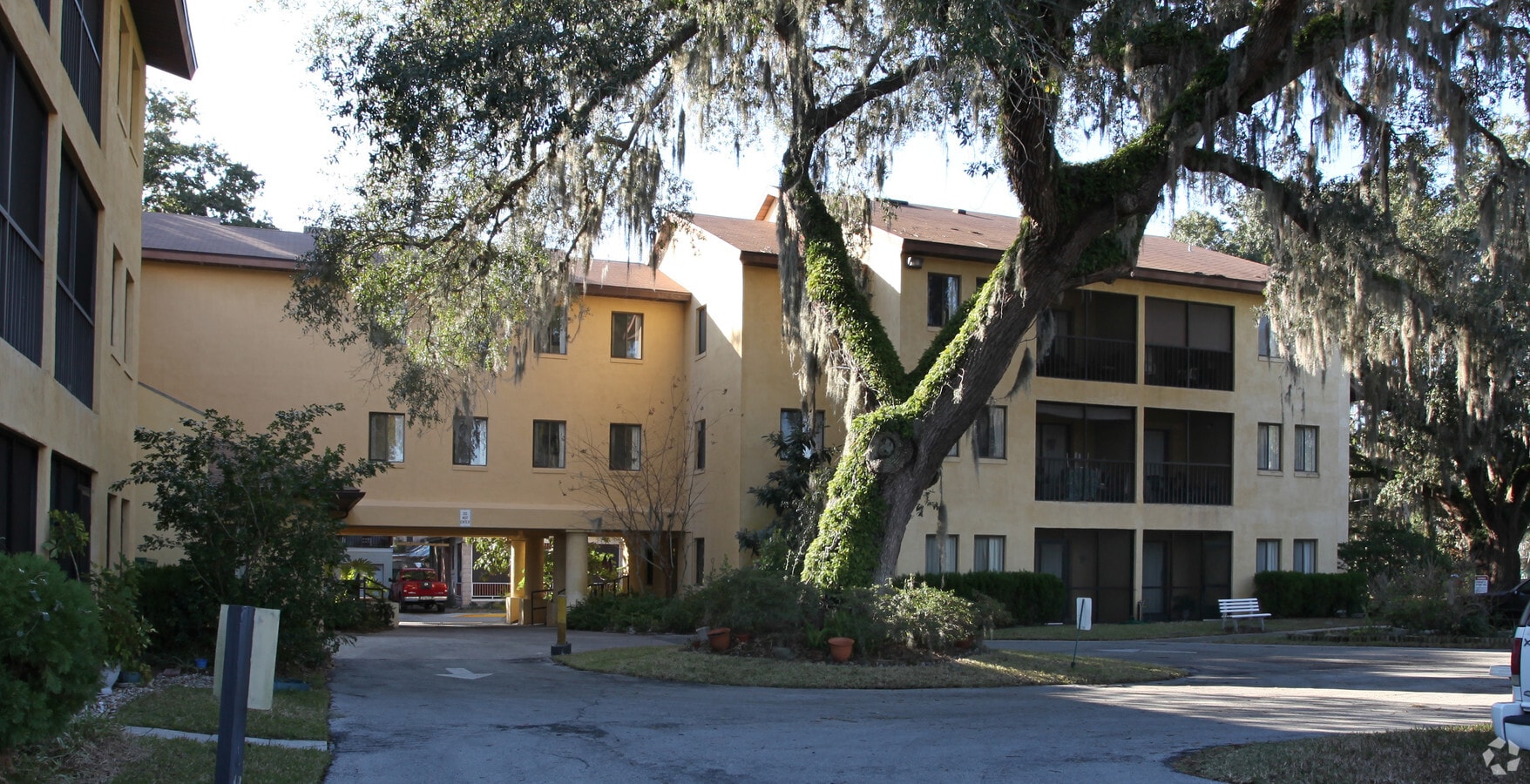 Photo - The Oaks Apartments