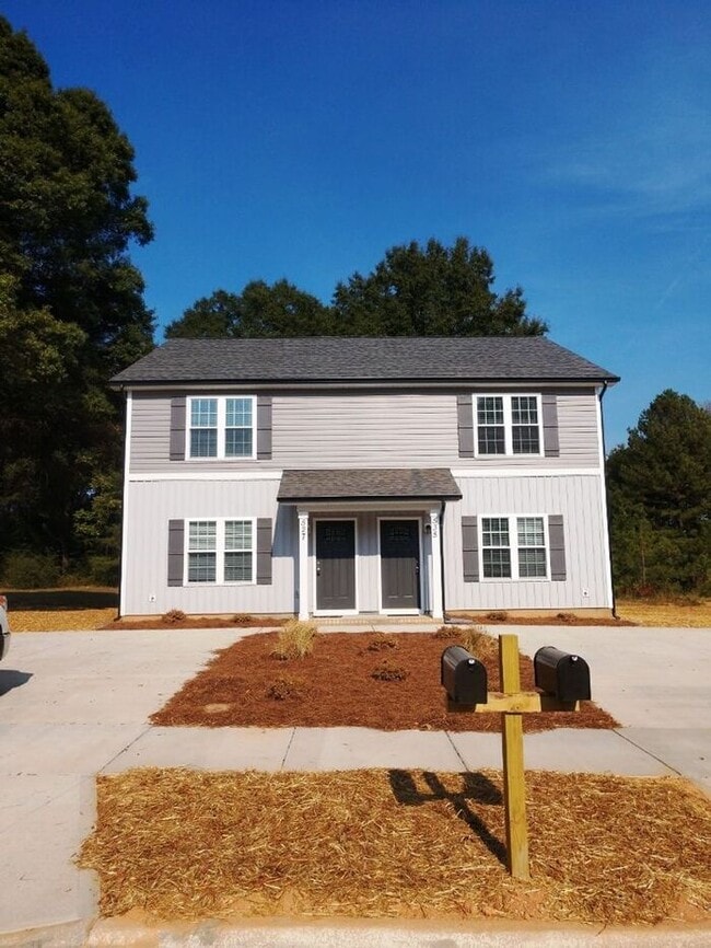 Building Photo - Newer townhouse in Granite Quarry location!!