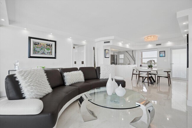 Photo - 333 NE 21st Ave Unidad 1622