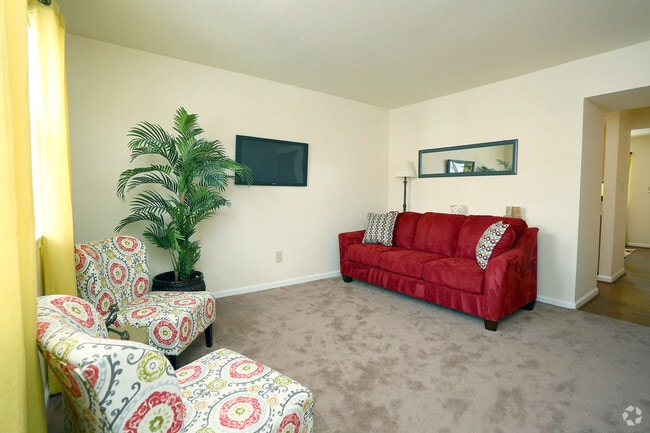 2BR,1.5BA,-936SF Model Upgraded