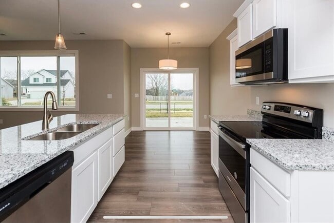 Open floor plan kitchen/dining - 9614 Turnpoint Dr