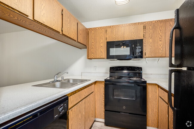 1BR, 1BA - 680SF - Kitchen