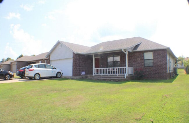 Building Photo - 530 Summer Dr Rental