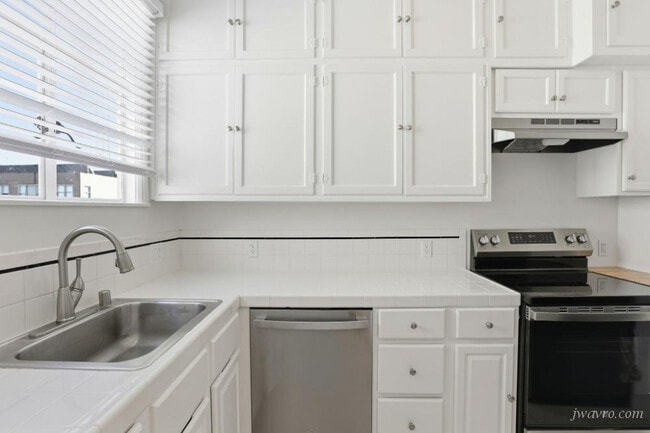 Building Photo - 1695 North Point St Unit 301