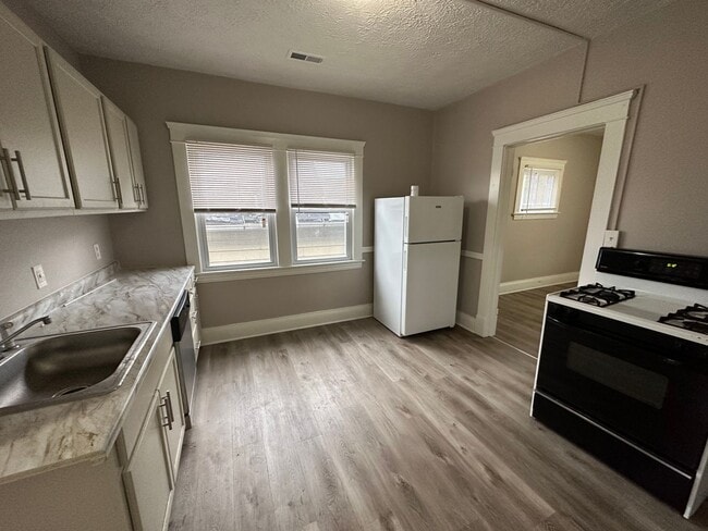 Photo - 3026 Monroe Ave