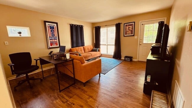 Photo - Clean South Austin 3/1 House w/ Carport, Private fenced yard Near First St not far from Ben White