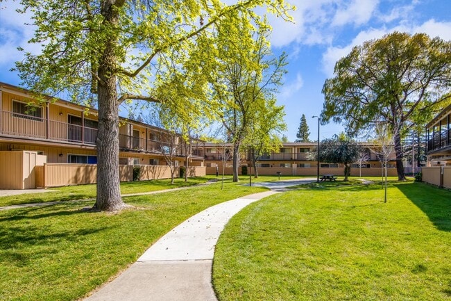 Photo - Garden Club Apartments