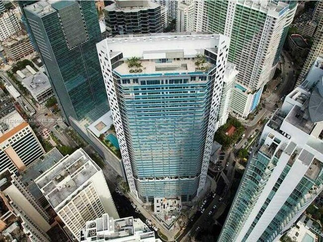 Photo - 1300 Brickell Bay Dr Unidad 3003 Rental