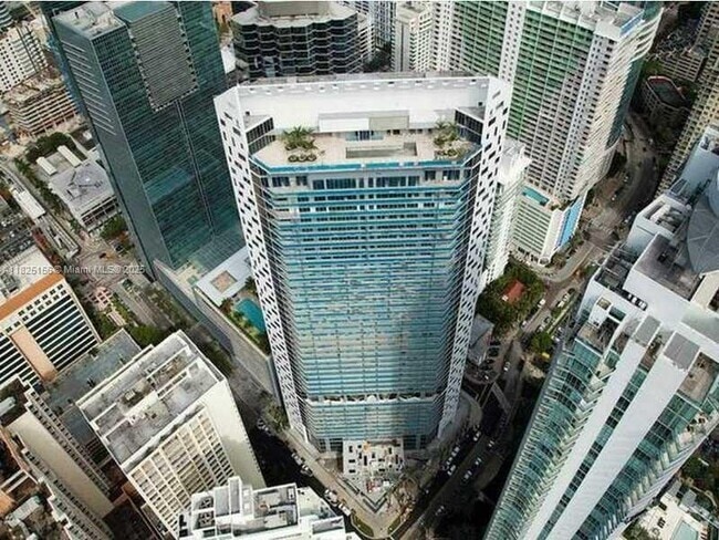 Building Photo - 1300 Brickell Bay Dr Unit 3003 Rental