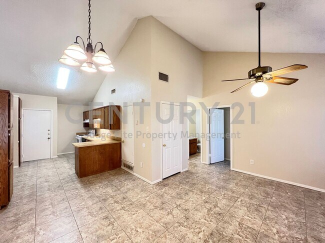 Photo - Adorable 2/1.5 Duplex in Weatherford For Rent!