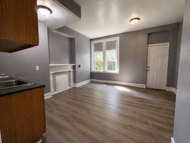Photo - 2281 Vine St