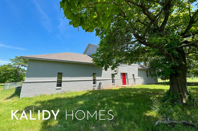 Photo - 900 N Harrah Rd