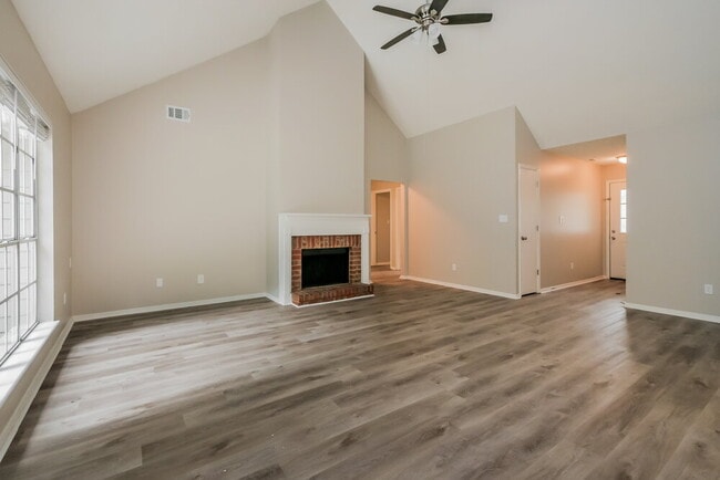 Photo - 4123 Chanticleer Dr NW