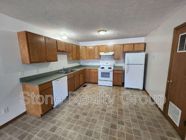 Photo - 671 N 25th St