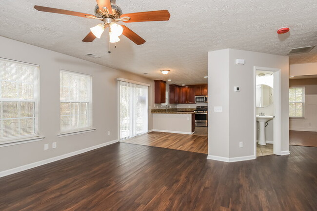 Photo - 41 Creekmoore Ct