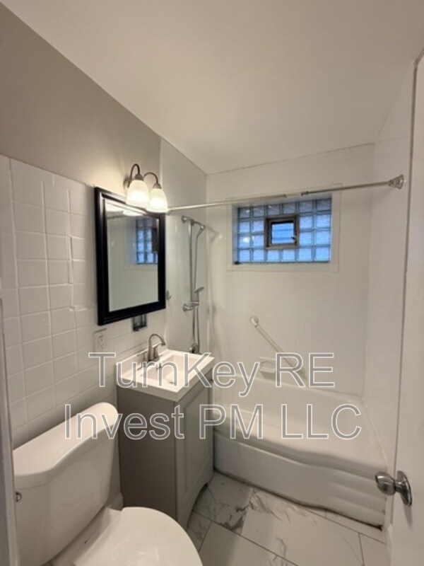 Photo - 17002 Greenbay Ave