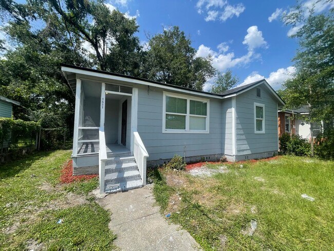 Photo - 3/1 Single family home : Available now!
