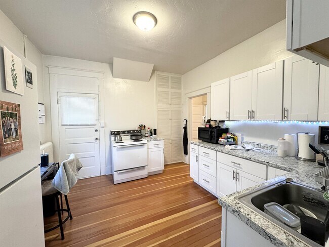 Photo - 145 W 200 S St