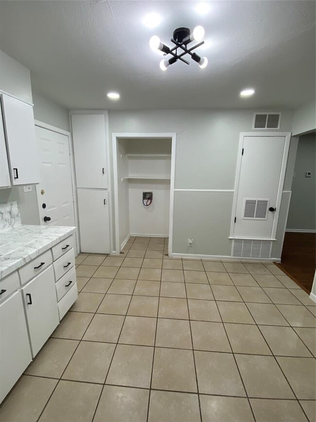 Photo - 6805 Dubuque Ln