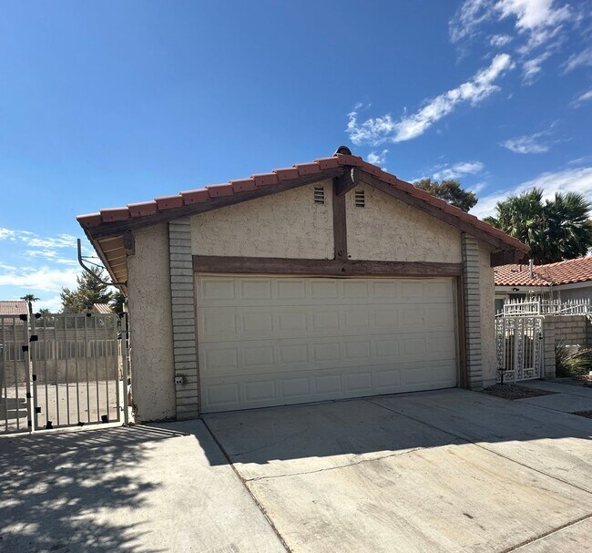 Photo - No HOA & Single Story